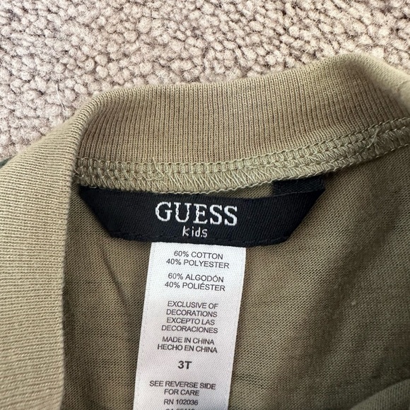 Boys Guess camo shirt 3t nwt - Picture 2 of 2